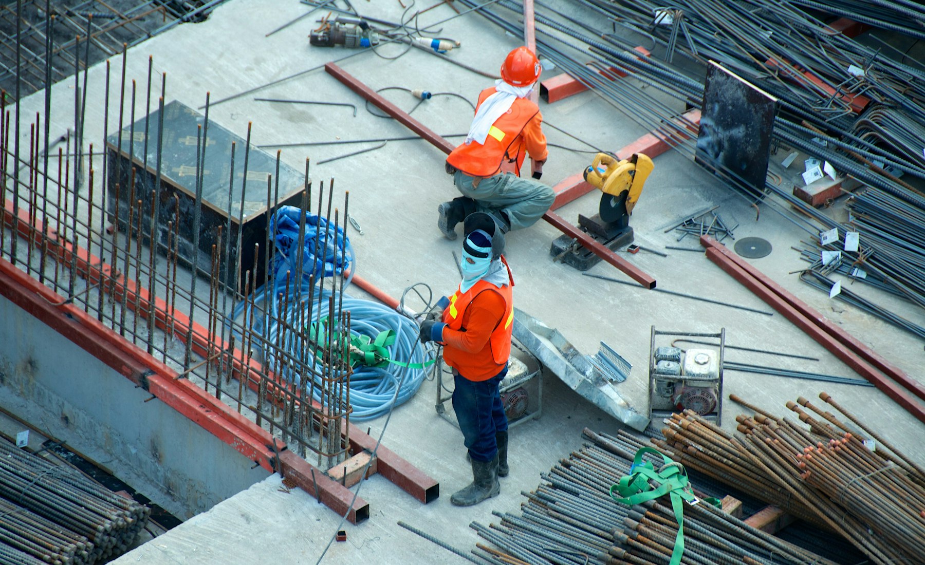 Construction frame, the crew at work